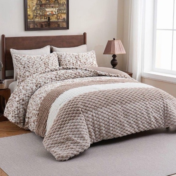 Other - Cozy Beige and White Textured Comforter Set